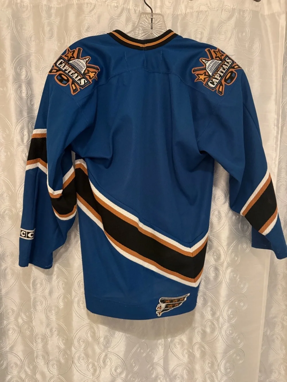 CCM Blue Washington Capitals Alternate Hockey Jersey Boys Size L/XL NHL 🔥 BL2 - Picture 4 of 7